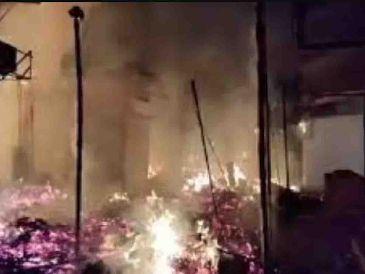 धनबाद में एक और बड़ा अग्निकांड (फोटो क्रेडिट-आईएएनएस)