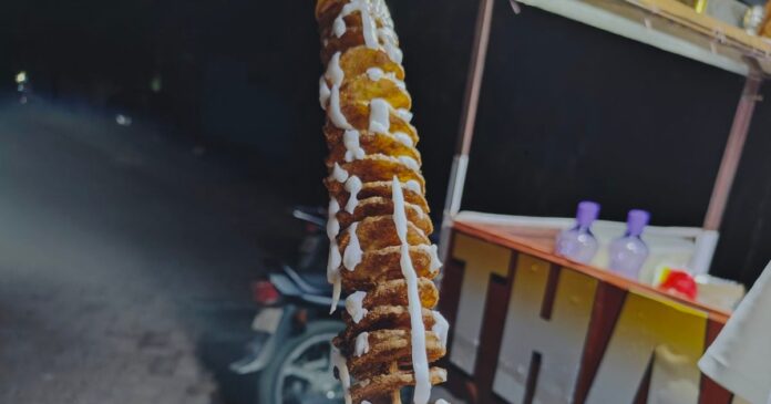 जमशेदपुर के लोगों पर चढ़ा पोटैटो ट्विस्ट का चस्का,खाने केलीए लगती है लंबी लाइन