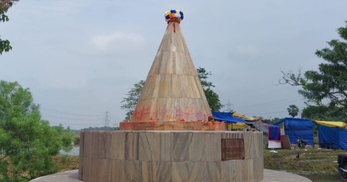 आटा का रोट चढ़ाने से इच्छा होती है पूरी, जानें इस चर्चित मंदिर की कहानी