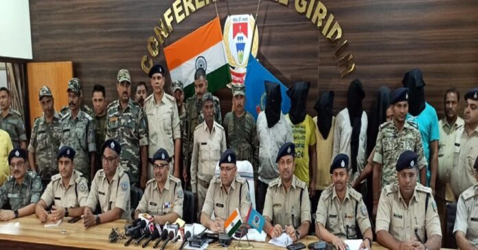 नोट गिनने के लिए मंगवानी पड़ी मशीनें, 3 करोड़ रुपए लेकर प्रेस कांफ्रेंस करने पहुंची पुलिस, जानें पूरा मामला