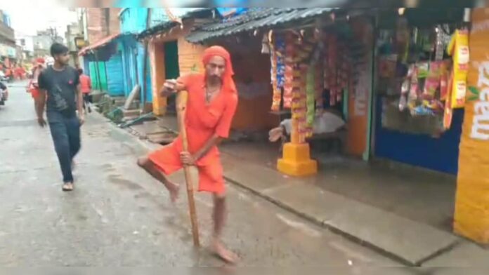 Shrawani Mela 2023: 13 साल से एक पैर पर देवघर जाता है यह शिव भक्त, हौसला देख सभी दंग