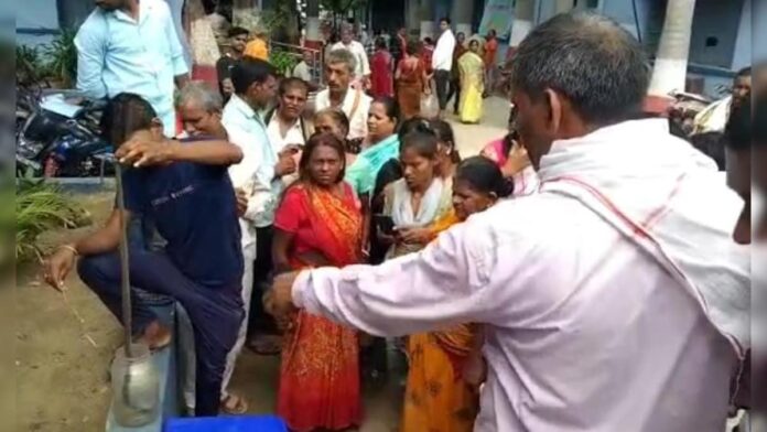 महिला को सांप ने काटा, घरवालों ने सांप को किया घायल, फिर दोनों का कराया इलाज