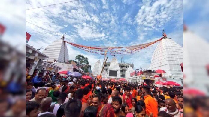 दूसरी सोमवारी को बैद्यनाथ मंदिर में भक्तों की भीड़,हर-हर महादेव से गूंजा देवघर