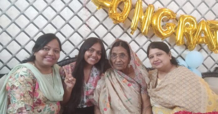 रांची की खुशी बनी नेशनल टॉपर, कहा- दिल्ली के श्रीराम कॉलेज से करूंगी बीकॉम