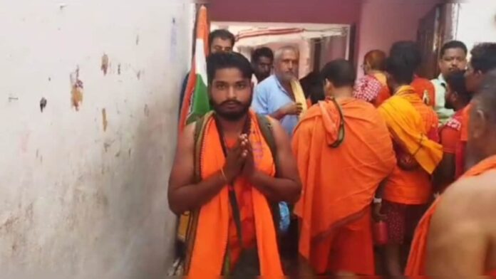 12 ज्योतिर्लिंगों की यात्रा पर पंजाब से पैदल निकले ऋत्विक पहुंचे बैद्यनाथ धाम