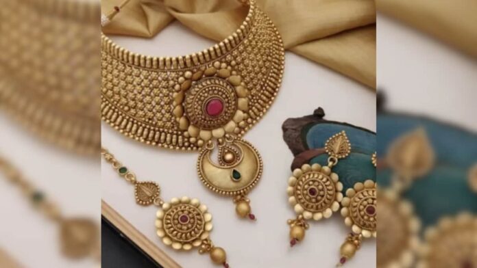Ranchi Gold Rate: चांदी की कीमत आज गिरी जबकि सोना रहा स्थिर