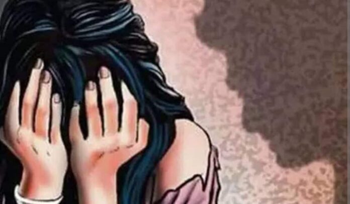 फॉर्म भराने पड़ोस में शिक्षक के घर गई नाबालिग छात्रा से रेप, छात्रा ने खाया जहरीला पदार्थ, जानें पूरा मामला
