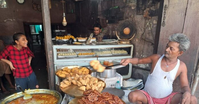 गोड्डा की इस दुकान पर मिलता है लजीज नाश्‍ता, 48 साल से स्‍वाद की बादशाहत कायम