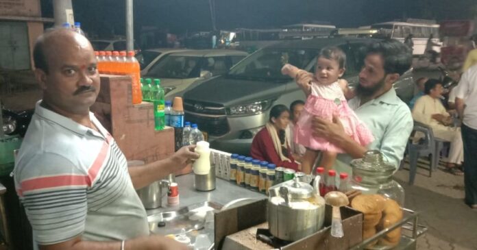 राजगीर मलमास मेला में नवजात शिशु को पिलाना है दूध.तो आएं इस टी स्टॉल पर