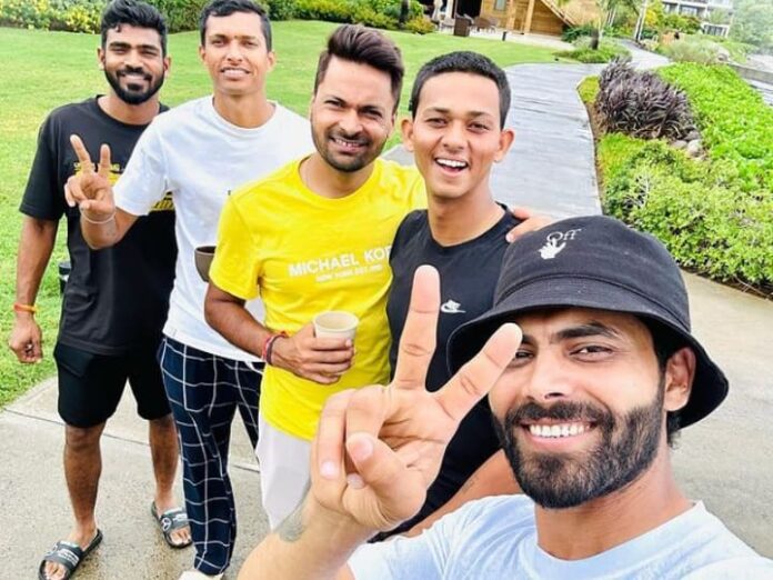 IN PHOTOS: डोमिनिका में हॉलीडे एंजॉय करते दिखे रोहित शर्मा और रवीन्द्र जडेजा समेत टीम इंडिया...