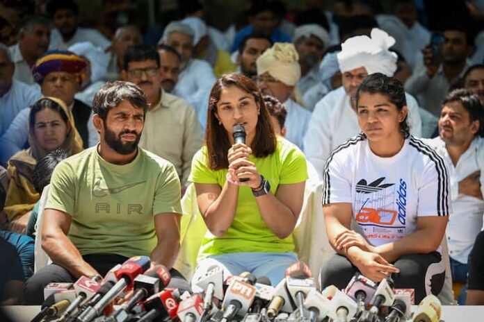 Bajrang Punia और Vinesh Phogat को बिना ट्रायल्स Asian Games में  भेजने पर भड़के Wrestlers !