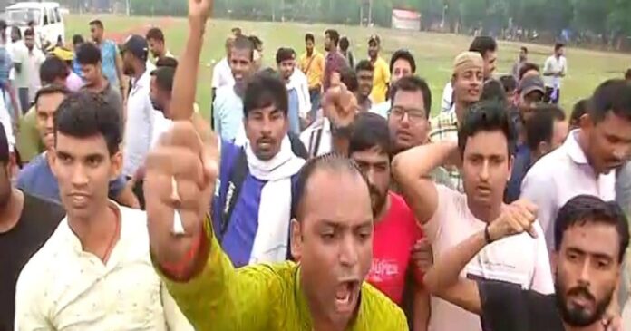 बिहार में शिक्षक भर्ती नियम पर बवाल! पटना में जुटे अभ्यर्थी, पुलिस से हाथापाई