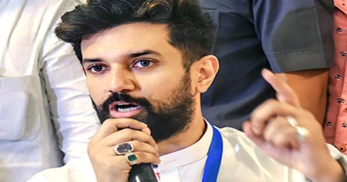पटना पहुंचते ही बोले चिराग- समय आएगा तो पता चल जाएगा हाजीपुर सीट किसकी होगी