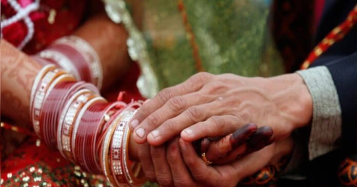 Bihar: बचपन से प्यार फिर मंदिर में शादी, थाने पहुंचा दो नाबालिग सहेलियों का मामला, जानें पूरी खबर
