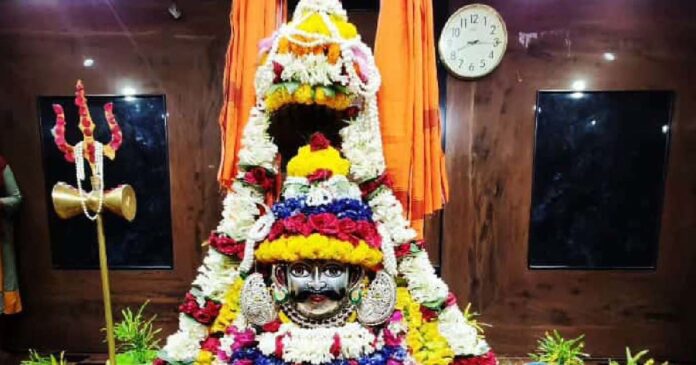 भागलपुर में बाबा भूतनाथ का किया गया भव्य श्रृंगार, भक्तों की लगी भीड़ 