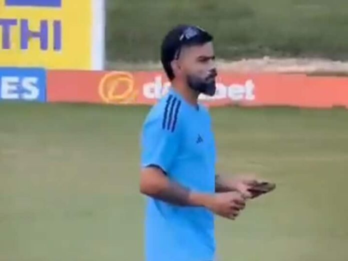 मैदान पर पैनकेक खाते हुए विराट कोहली ने बिखेरा डांस का जलवा, वीडियो देख आप भी हो जाएंगे दीवाने