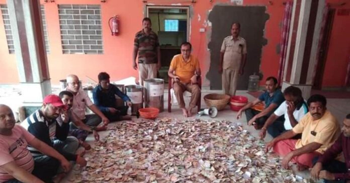 बैद्यनाथ मंदिर; 16 दिन में आया साढ़े 6 लाख से अधिक चढ़ावा, 3 देशों की करेंसी भी