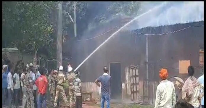 इस्कॉन मंदिर व हंस मंडप में लगी आग, दमकल की 5 गाड़ियों को घंटों करनी पड़ी मशक्कत