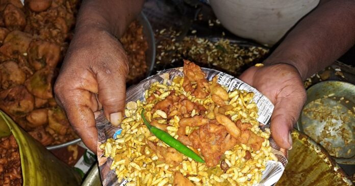 गोड्डा में यहां मिलने वाली घुघनी-मूढ़ी है खास, 20 रुपए में मिलता है भरपेट