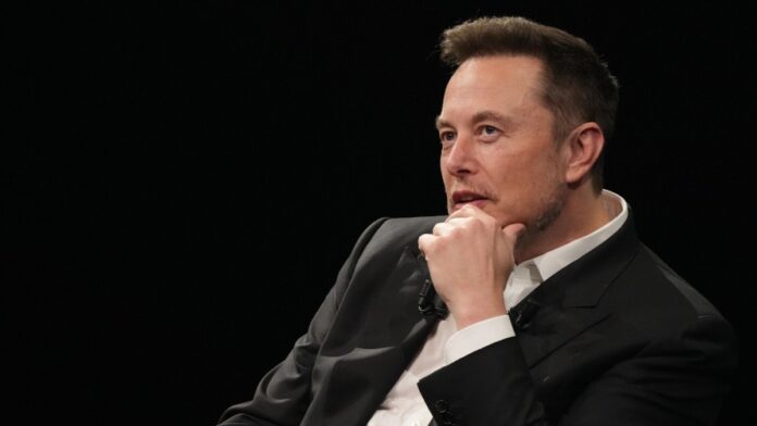 Elon Musk से नाराज Tesla के इनवेस्टर्स, Twitter के बजाय EV कंपनी पर ध्यान देने की नसीहत