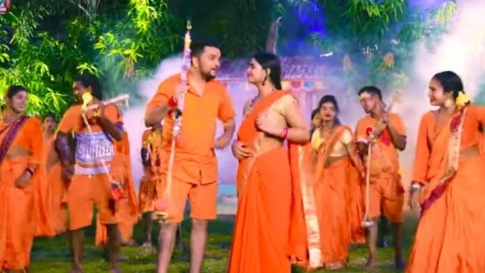 कांवड लेकर देवघर जा रहे थे गुंजन सिंह, गर्लफ्रेंड ने मांग ली हरे रंग की चूड़ियां