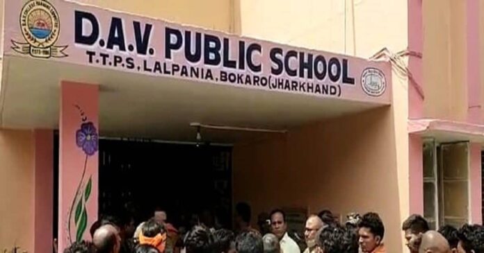 डीएवी स्कूल का शिक्षक कर रहा था 8 वीं की छात्रा से की गंदी बात