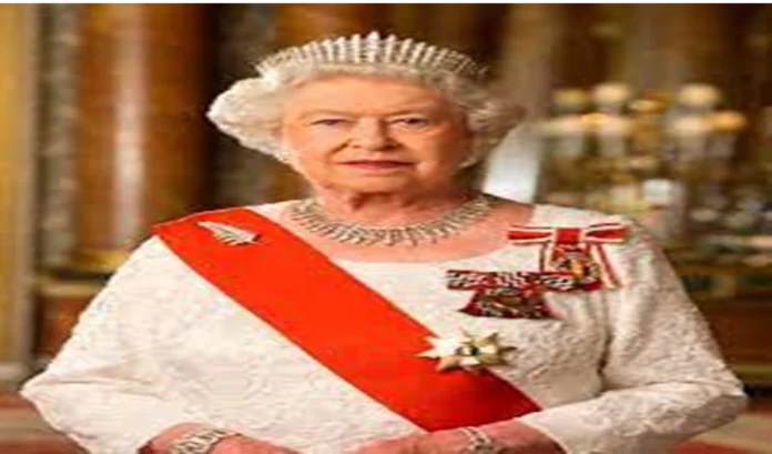 Queen Elizabeth II 