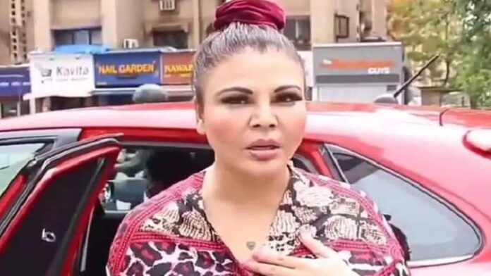 Rakhi Sawant ने इस शख्स पर कर दी नोटों की बारिश, यूजर ने कहा- लग जाएगी धारा 35ए  