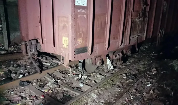 train derails