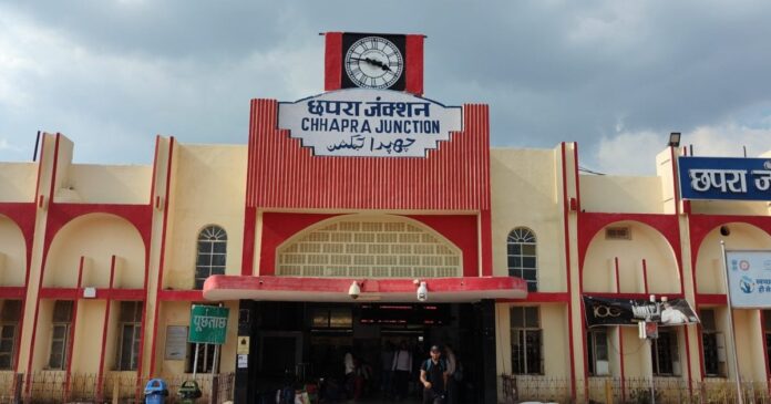 Train Alert: छपरा रूट से चलनेवाली कई ट्रेनें रद्द, कुछ के रूट बदले, कुछ के समय