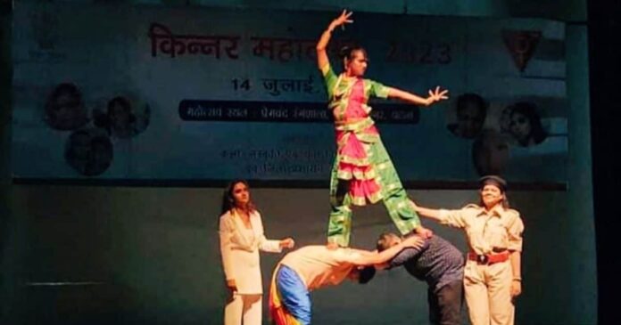 कमाल की डांसर है 18 साल की ट्रांस वुमन 'मासूम', बनना चाहती है पुलिस अफसर