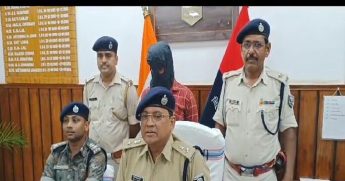 भभुआ के रेस्टोरेंट में हुए मर्डर का खुलासा, आरोपी गिरफ्तार, बोला- खेल-खेल में चल गई थी गोली