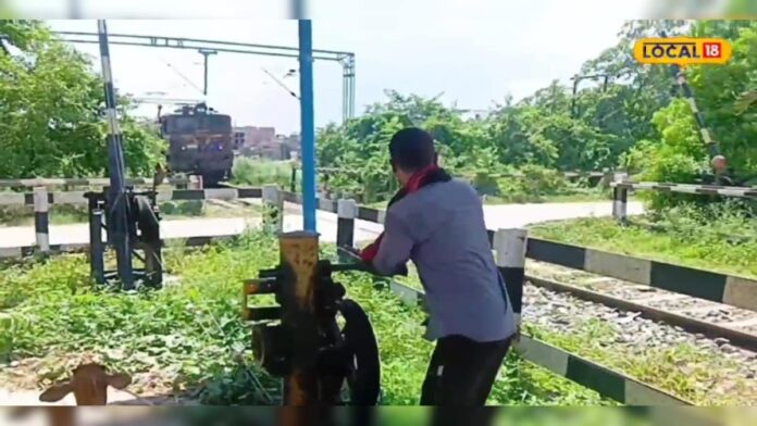 यहां ड्राइवर व गार्ड को निभानी पड़ती है गेट मैन की ड्यूटी,जानिए वजह 
