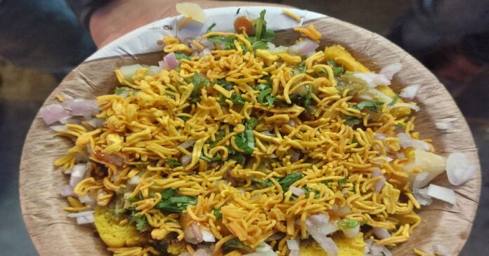 गुजराती ढोकले का मुजफ्फरपुर में बढ़ा क्रेज,स्वाद के शौकीनों का लगता है जमावड़ा