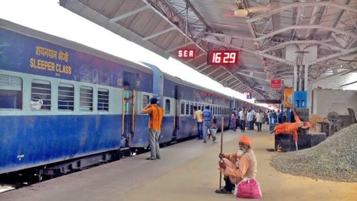 सीवान रूट से चलने वाली 40 ट्रेनें निरस्त, कई गाड़ियों का मार्ग बदला