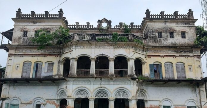 किसी रहस्य से कम नहीं है बिहार के इस शहर का भूल-भुलैया महल, 10 कुंए से निकला था गर्म और ठंडा पानी