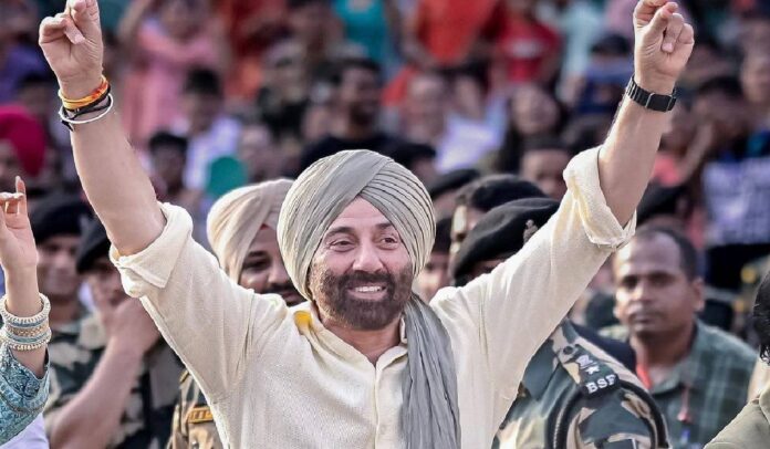 'गदर 2' रिलीज होते ही सनी देओल ने मांगी माफी, बोले- गलती हुई हो तो माफ कर दीजिएगा!